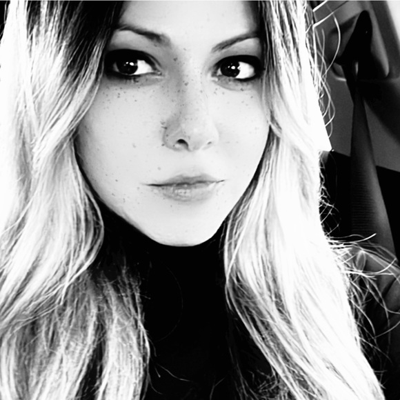 Meet your Posher, Jessica - Picture 3 of 3